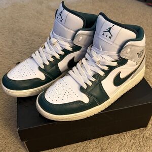 Nike Air Jordan 1 Mid SE Sneaker White Green Grey men's size 9